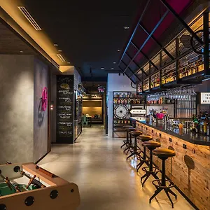 Moxy Honmachi By Marriott Giappone
